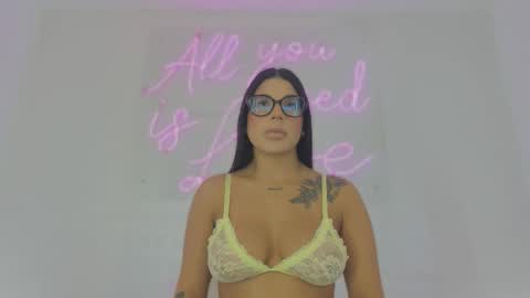 emelie_89 online show from November 3, 2:40 pm
