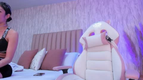 Emely Florence online show from April 1, 8:06 pm