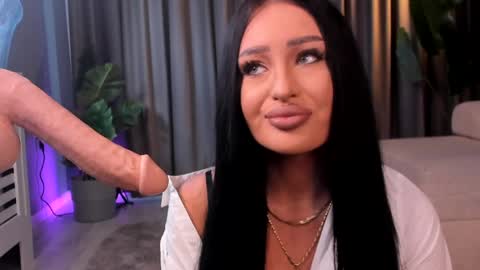 Emerald online show from April 8, 3:04 pm