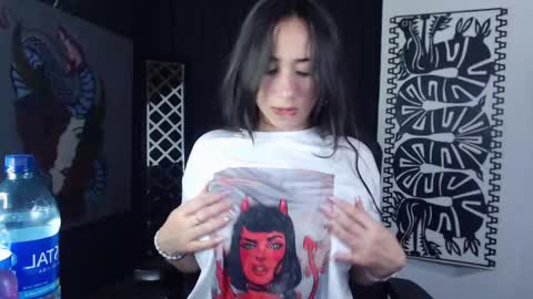 Snapshot of emiantonella_ chatting on February 26, 8:47 pm Antonella  online show from February 26, 8:47 pm
