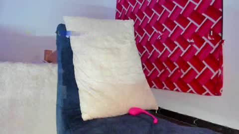 Emi online show from April 8, 9:18 pm