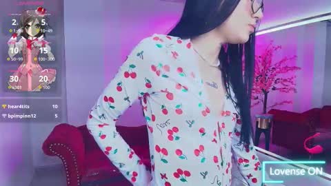 Emiily  online show from January 14, 7:33 pm