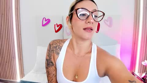 EMILY ROBERTS online show from February 12, 8:34 pm