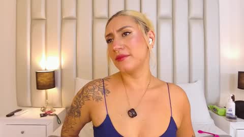 EMILY ROBERTS online show from December 4, 3:28 am