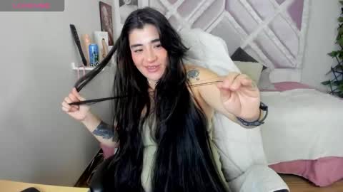 emilayton_ online show from March 5, 11:14 pm