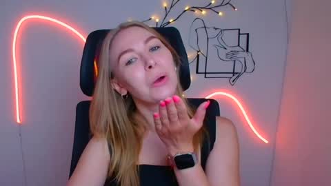 Emilia online show from July 19, 5:32 am