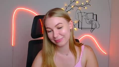 Emilia online show from August 4, 11:50 am