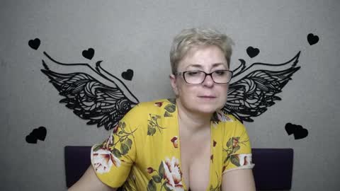 EmiliaGree online show from April 4, 5:42 pm