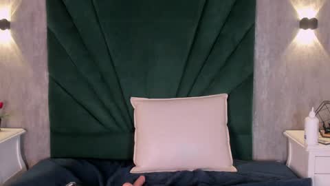 Emilie online show from April 1, 1:41 pm