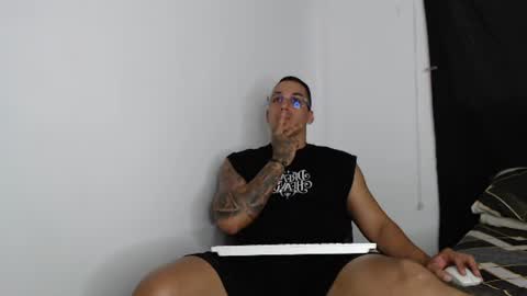 emiliokane1 online show from July 27, 12:02 pm