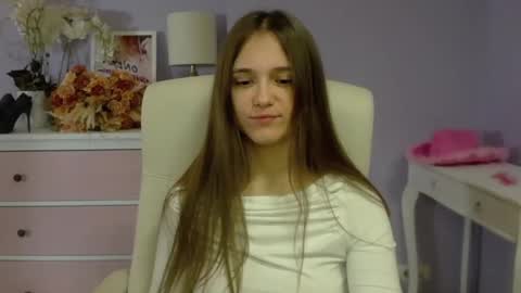 Snapshot of emilly_lust99 chatting on February 6, 8:07 am Emilly online show from February 6, 8:07 am