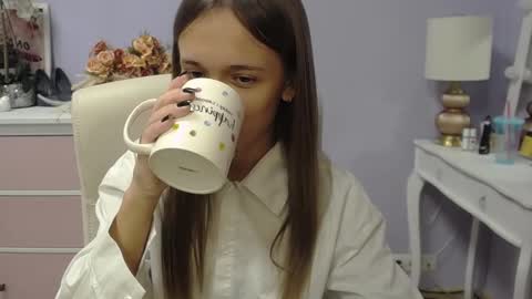 Emilly online show from November 20, 8:02 am