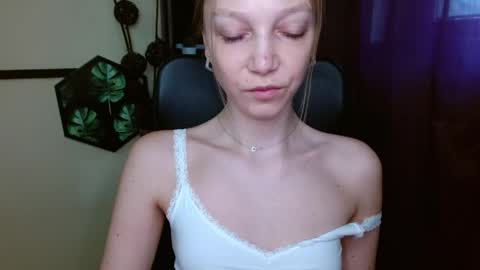 Emilly online show from April 21, 5:47 am