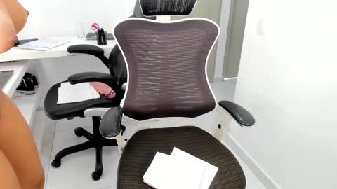 Emilly  online show from February 27, 6:20 pm