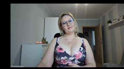 EmillyLove online show from February 6, 8:51 am