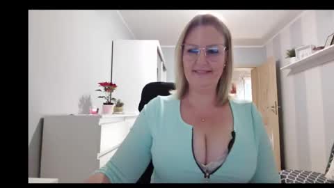 EmillyLove online show from December 19, 9:16 am