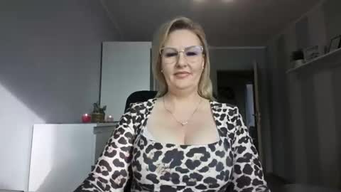 EmillyLove online show from February 18, 8:58 am