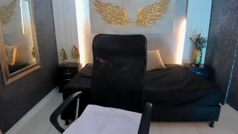 Emily  online show from April 16, 12:38 pm