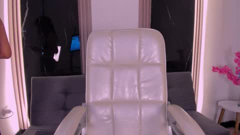 Emery online show from February 11, 8:01 pm