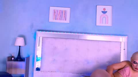Snapshot of emily_castillo1_ chatting on September 22, 9:24 am emily_castillo1_ online show from September 22, 9:24 am