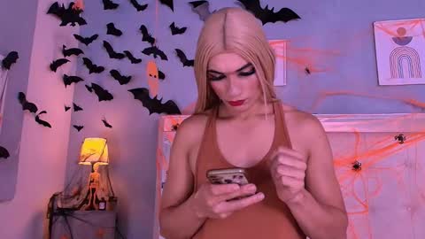 Snapshot of emily_castillo_1 chatting on October 21, 5:45 am emily_castillo_1 online show from October 21, 5:45 am