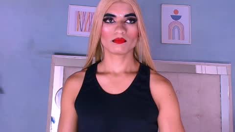 Snapshot of emily_castillo_1 chatting on October 12, 6:28 am emily_castillo_1 online show from October 12, 6:28 am