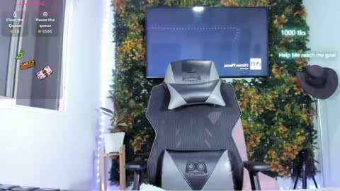 emily_palmeer online show from April 8, 10:40 am