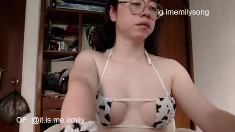 emily_pearl_ online show from May 19, 8:38 pm