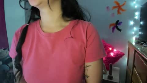 Snapshot of emily_vixen_ chatting on October 20, 5:23 am emily_vixen_ online show from October 20, 5:23 am