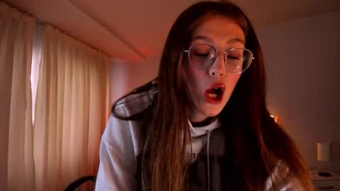 emily_warren__ online show from September 30, 9:03 pm