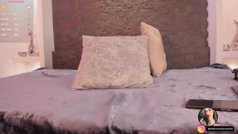 emilyallen_1 online show from December 23, 4:40 am