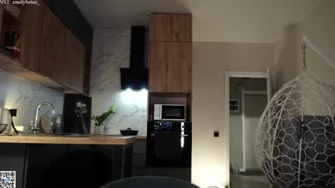 emilybatee online show from April 22, 5:53 pm