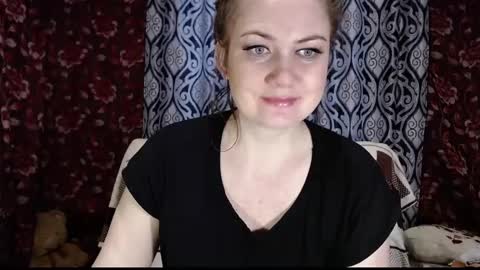 Snapshot of emilydoth chatting on March 1, 3:32 am EmilyDoth online show from March 1, 3:32 am