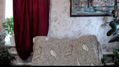 EmilyDoth online show from May 30, 8:24 am