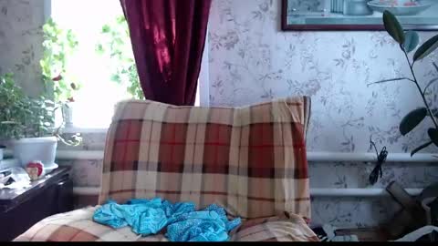 EmilyDoth online show from April 19, 6:25 am