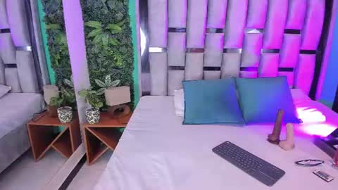 Emilye online show from July 22, 2:08 pm