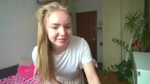 Emilyemmi online show from July 18, 7:32 am