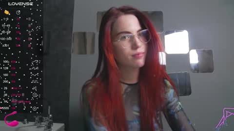 EmilyKents online show from February 25, 5:41 am