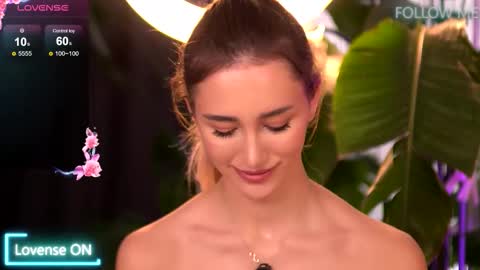 Emily online show from November 6, 7:33 am