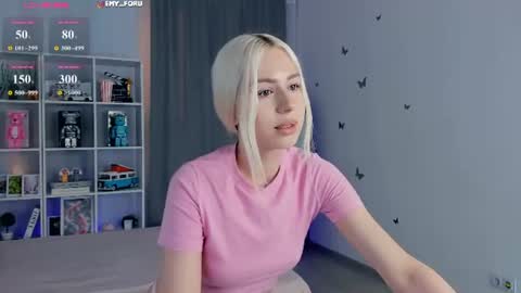 Hey i am  Emily     am -  pm online show from June 29, 5:12 pm