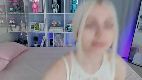 Hey i am  Emily     am -  pm online show from June 28, 5:53 pm