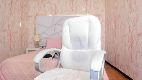 Emily  2200 - 600GMT-5 online show from April 7, 8:22 pm