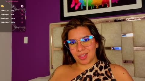 emilyy_cooperr online show from April 1, 2:25 pm