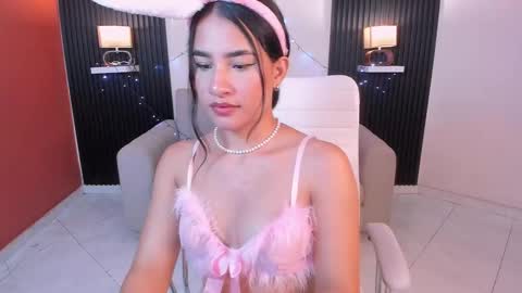 emilyy_kim online show from November 15, 11:17 pm