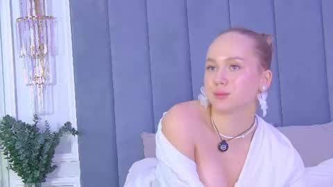 emisterling online show from July 1, 9:34 pm