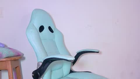 Snapshot of emma__10 chatting on October 10, 6:03 pm Emma online show from October 10, 6:03 pm