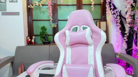 emma_ayala online show from April 11, 7:18 pm