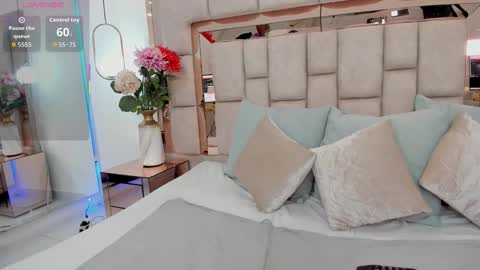 pau online show from November 28, 5:53 pm