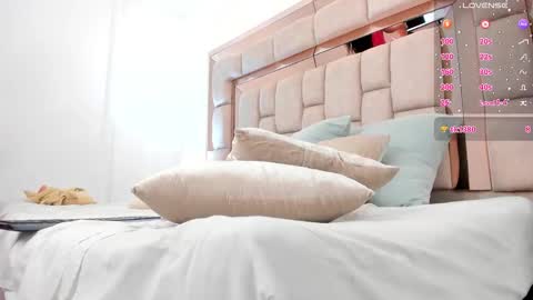 pau online show from November 20, 6:49 pm