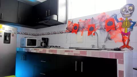 Emma online show from October 20, 2:33 pm